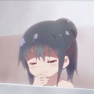 女孩太想念老人睡墓碑旁不愿走